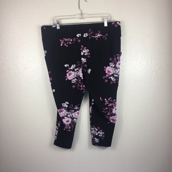 Torrid BLACK FLORAL PONTE STRETCH PULL-O - Picture 5 of 8